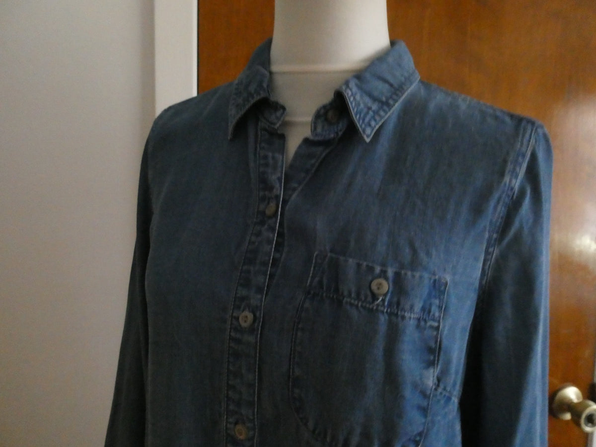 Merona Women’s Tencel Chambray Button Front Shirt Size Large Blue Long Sleeve