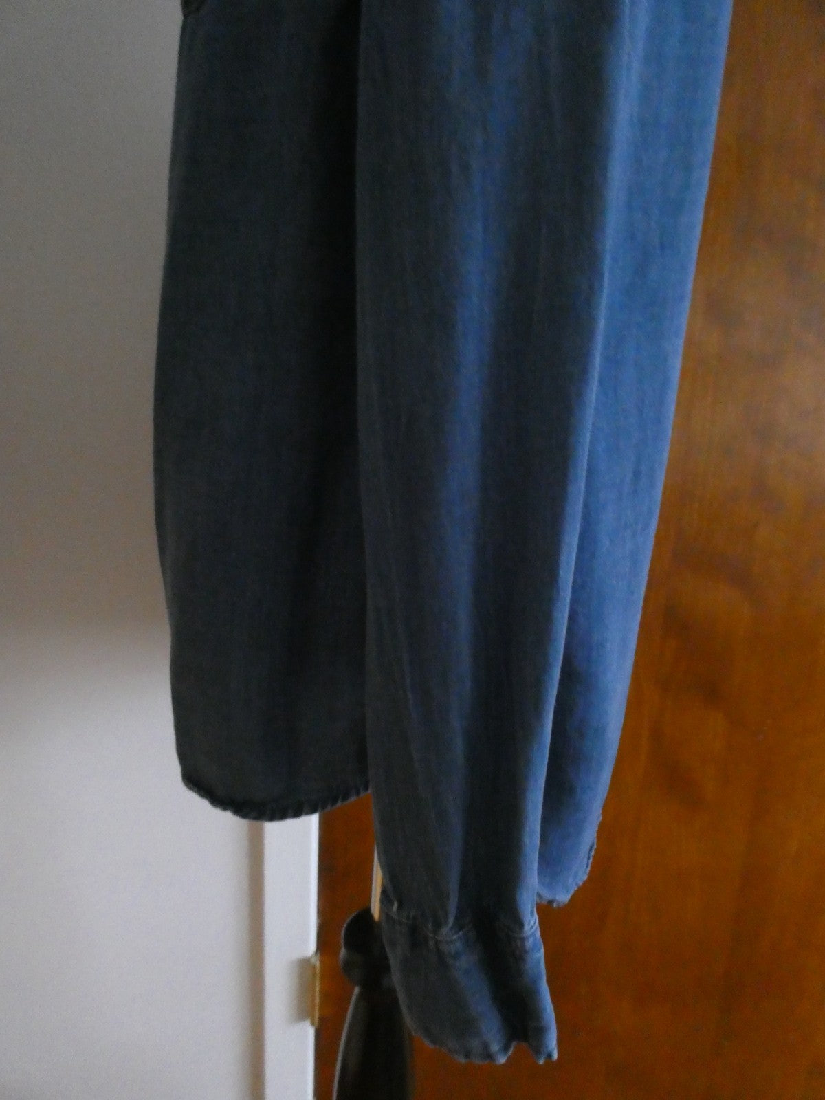 Merona Women’s Tencel Chambray Button Front Shirt Size Large Blue Long Sleeve