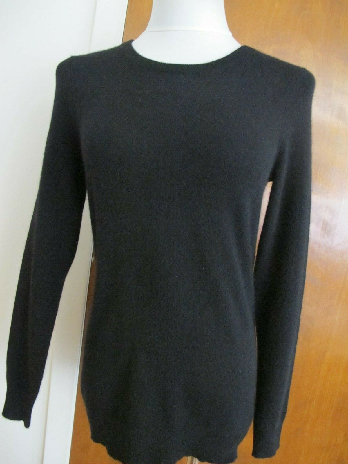 Bloomingdale's Women's Black 2 Ply Cashmere Sweater Size Small