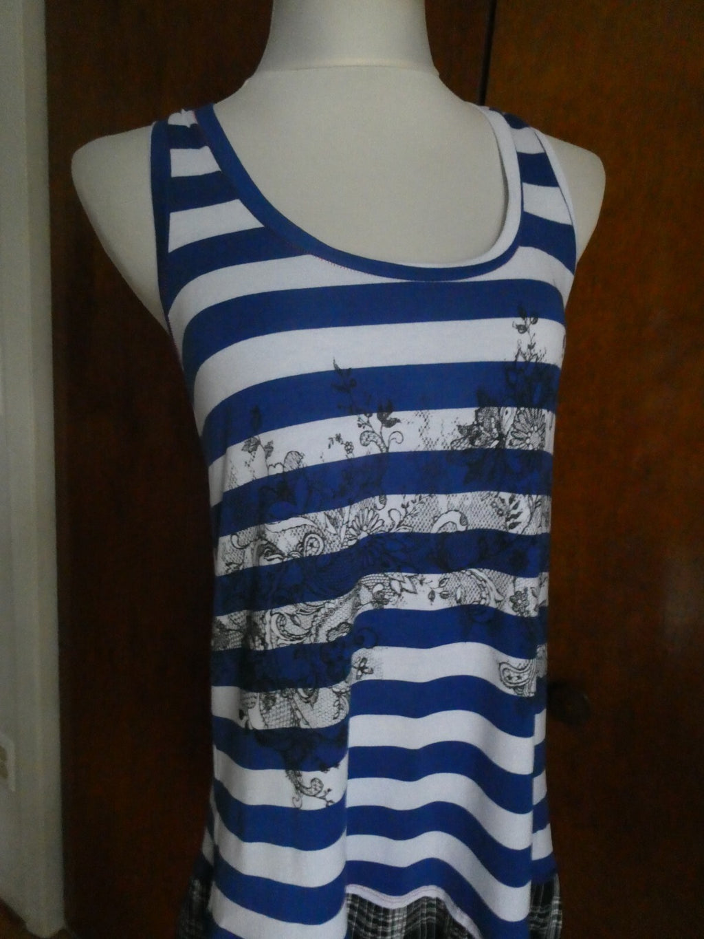 Scrapbook women’s Long sleeveless long top multicolor large
