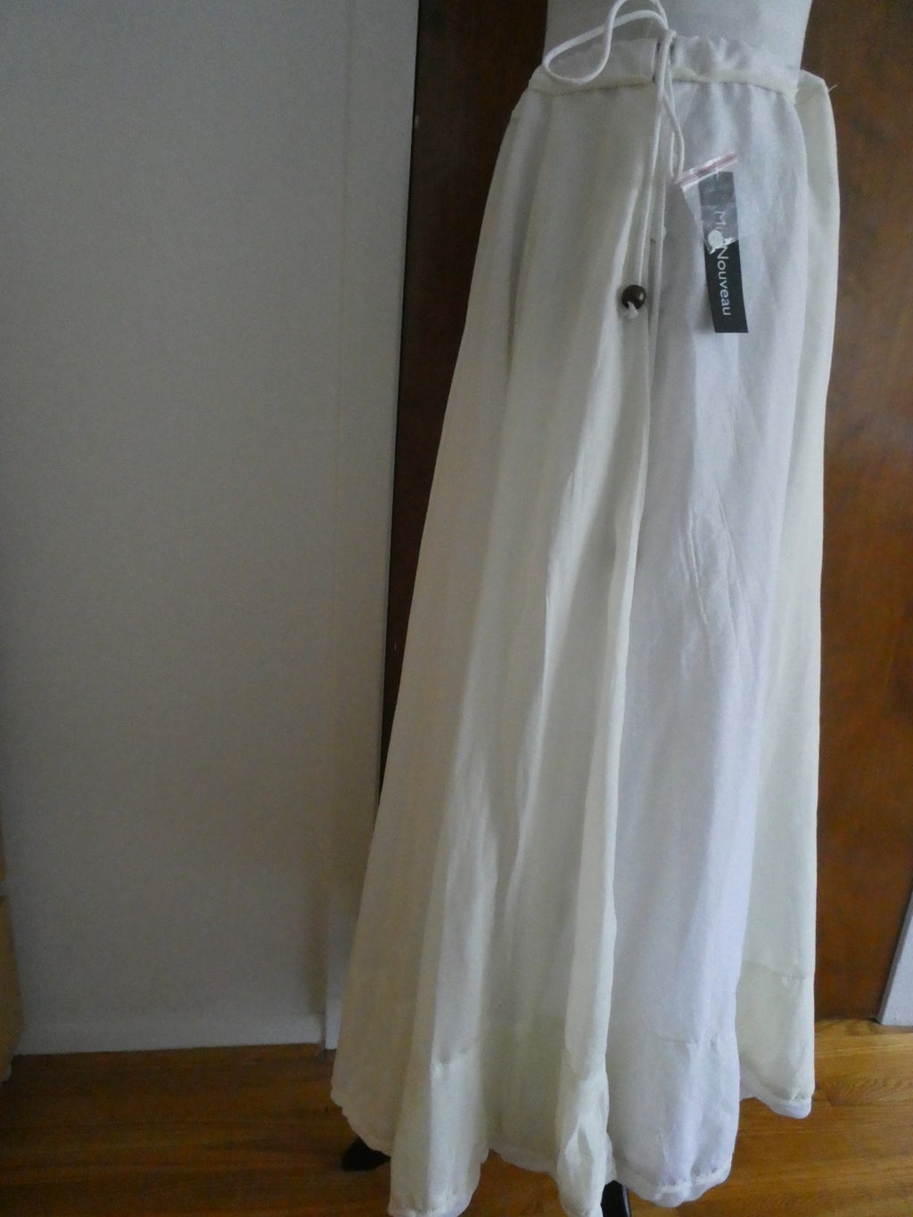 Mix Nouveau Women’s Long Lined Skirt Vanilla Size Medium NWT Style #24712