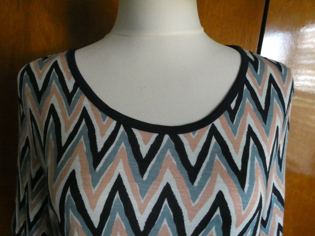 Gap women's rayon stylish orange/blue/black detailed top size Large