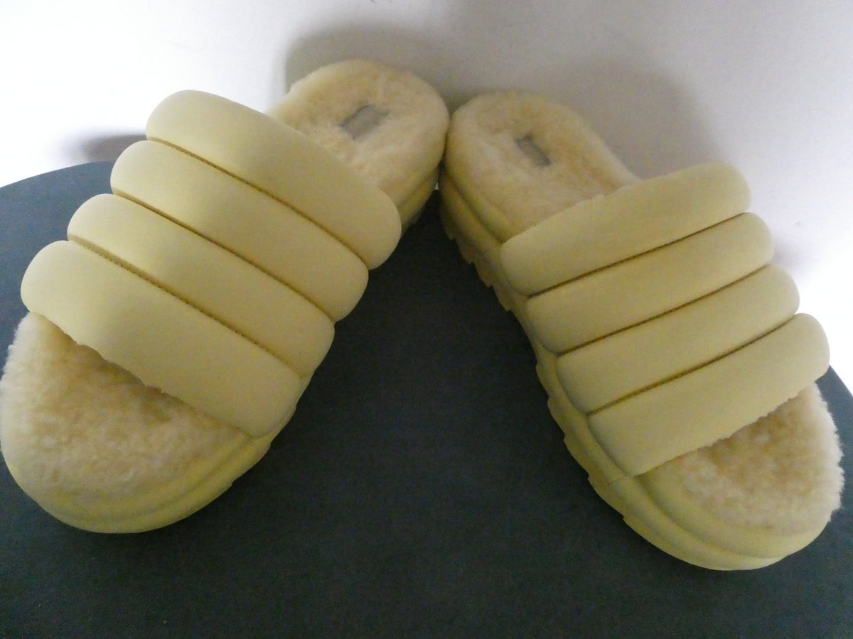 UGG Women Banana Yellow Maxi Sheepskin Platform Slide Women Size US 11