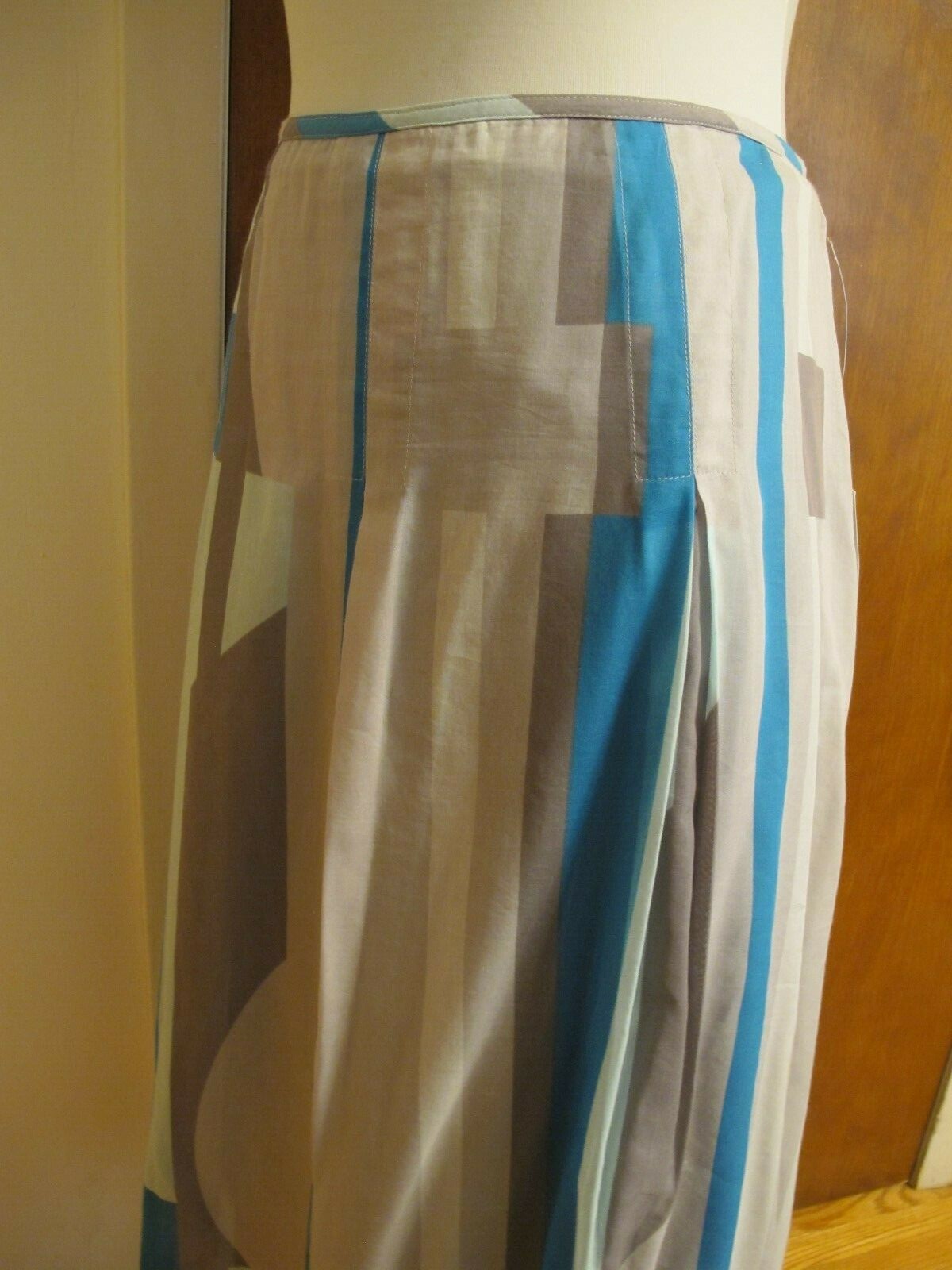 Calvin Klein women's gray blue lined lightweight soft fabric skirt size 12