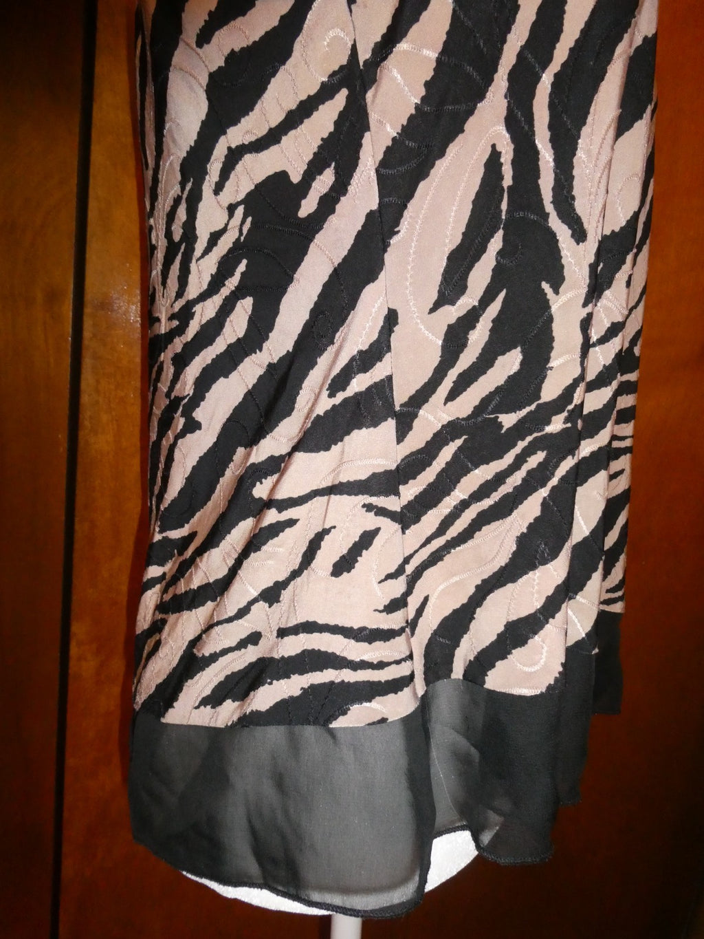 Roz & Ali Women’s MP Zebra Animal Print Sleeveless Layered Top Black Beige USA