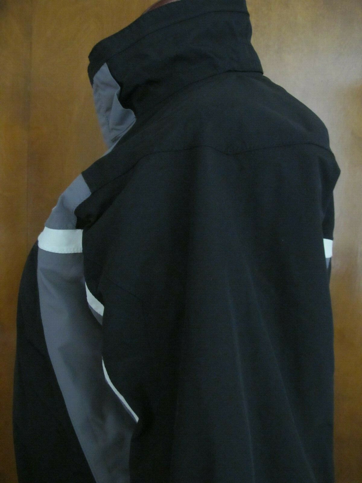 The North Face black boys XL zip out fleece jacket can be worn 2 different ways