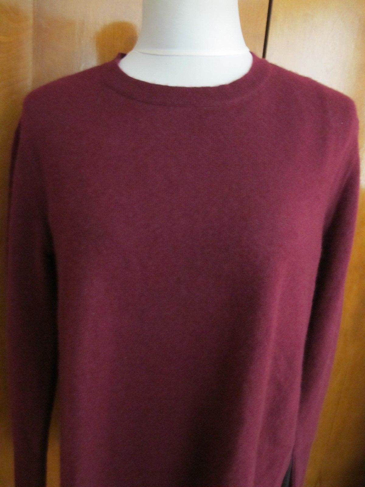 Bloomingdale’s women burgundy detailed cashmere sweater New Sz. XS,S,XL bit big
