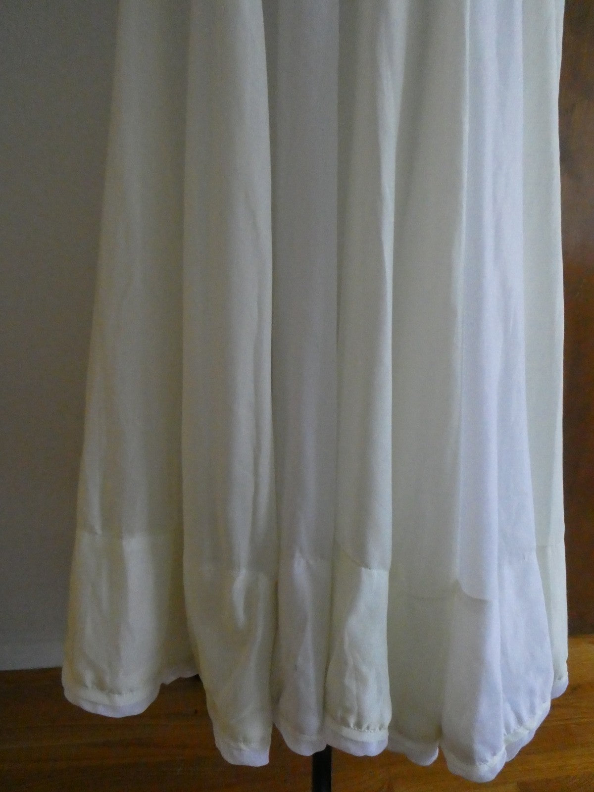 Mix Nouveau Women’s Long Lined Skirt Vanilla Size Medium NWT Style #24712