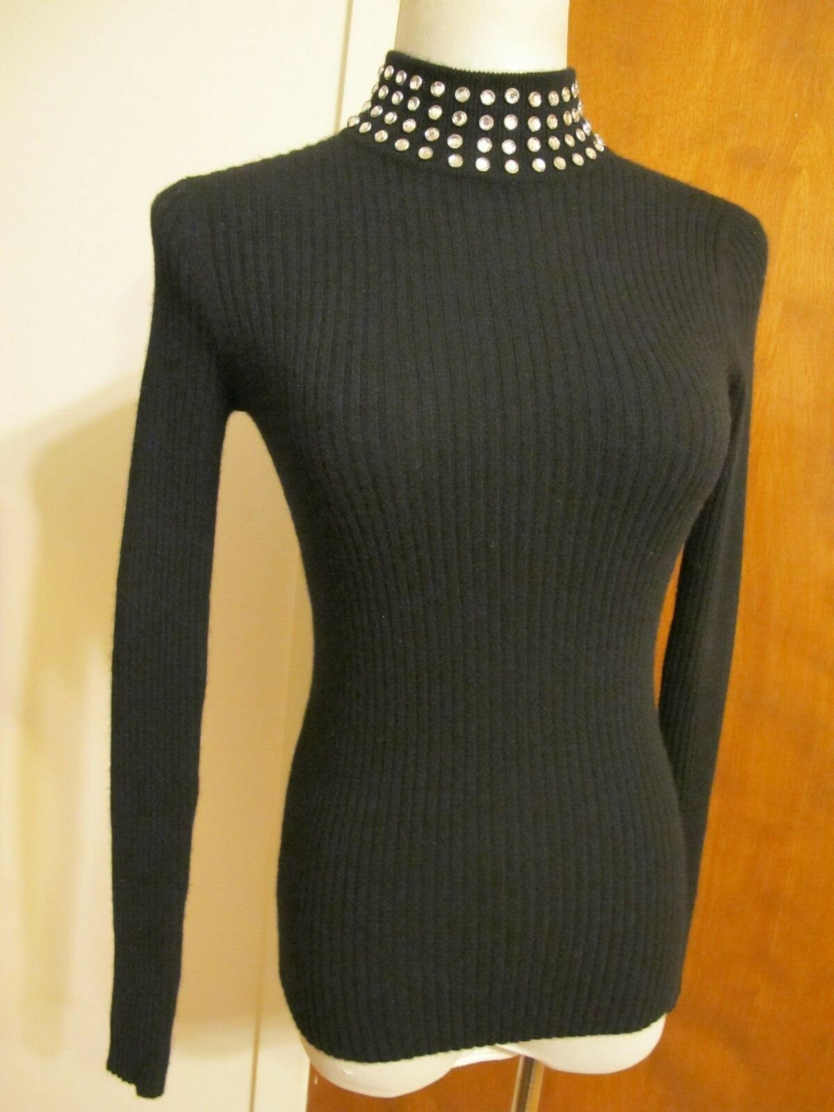 Bloomingdale's Women's 2ply cashmere black beaded rich sweater size Xsmall NWT 