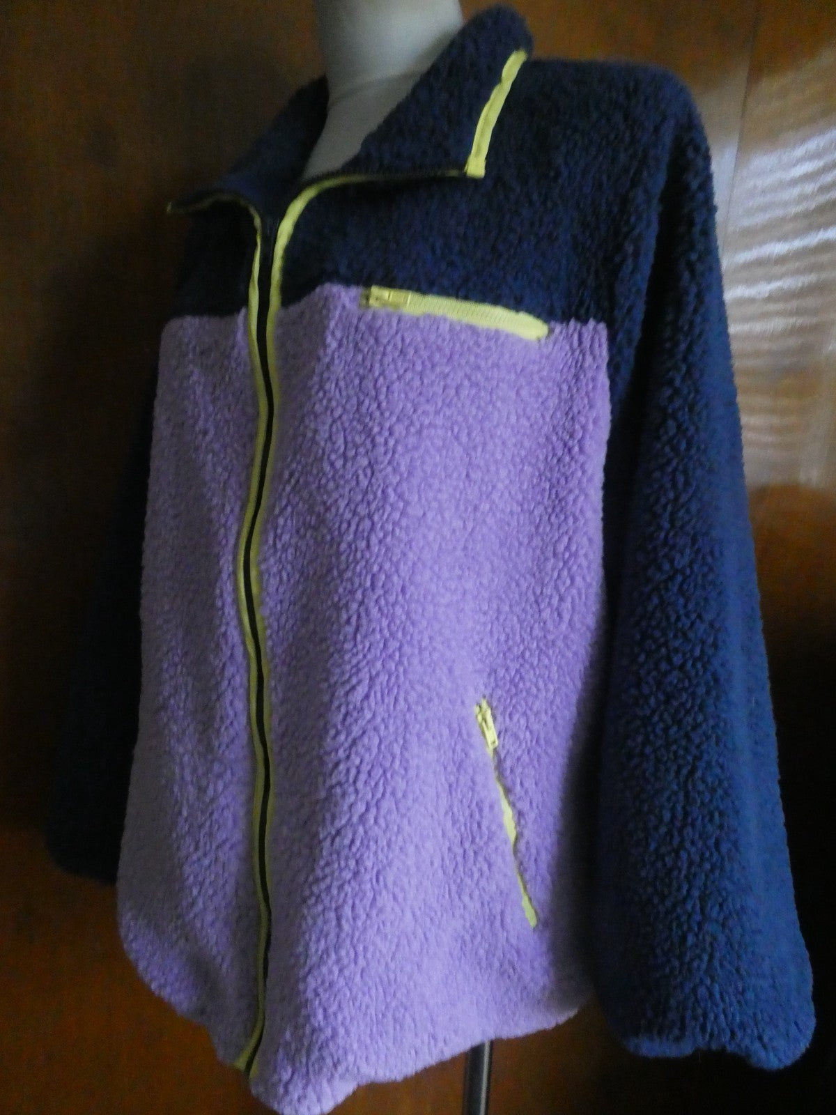 Style & CO Beautifully designed jacket with full length zipper closures XXL