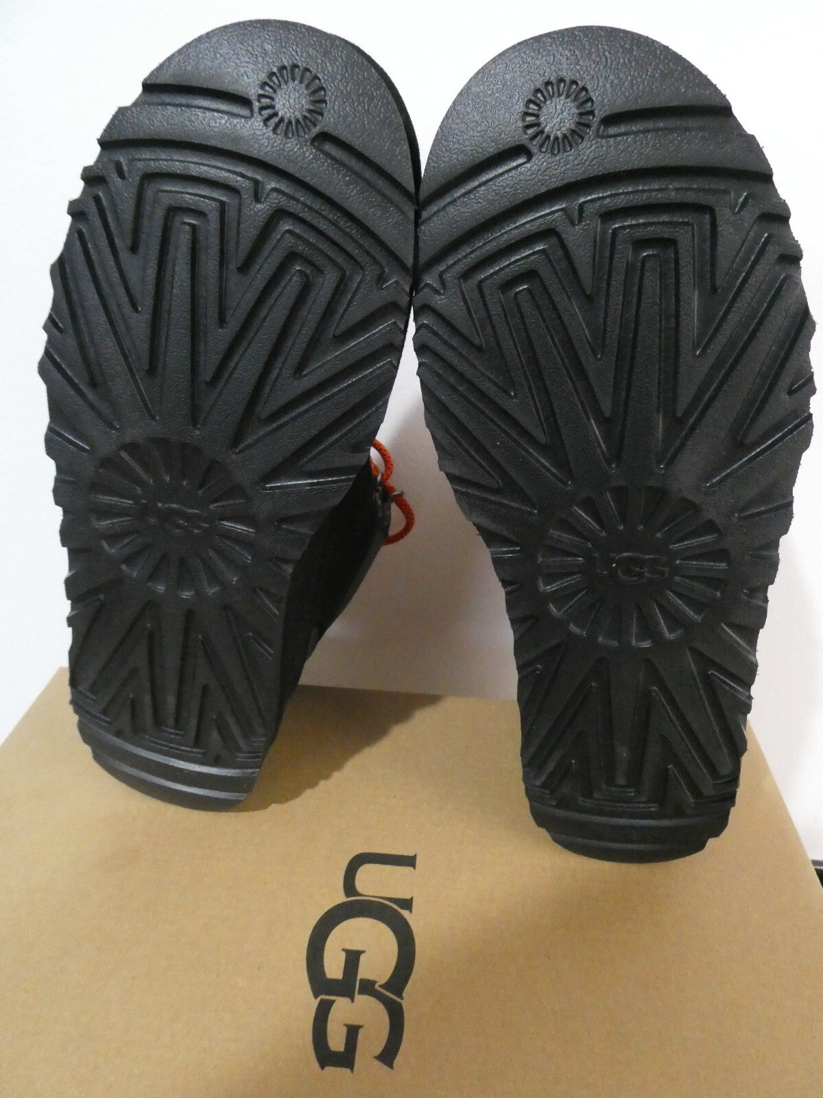 UGG HIGHLAND HI HERITAGE Women’s Black Sneaker/Boot Model# W/1112281