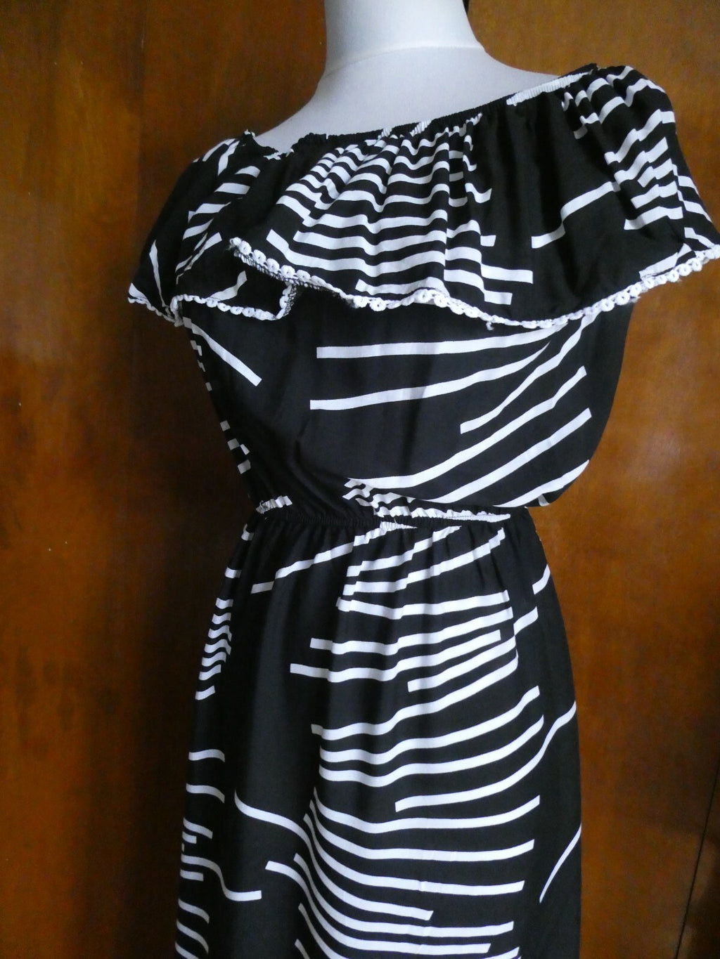 J.Stars Sexy Maxi Dress Off The Shoulders Ruffles Multi-Color Black/White L/XL