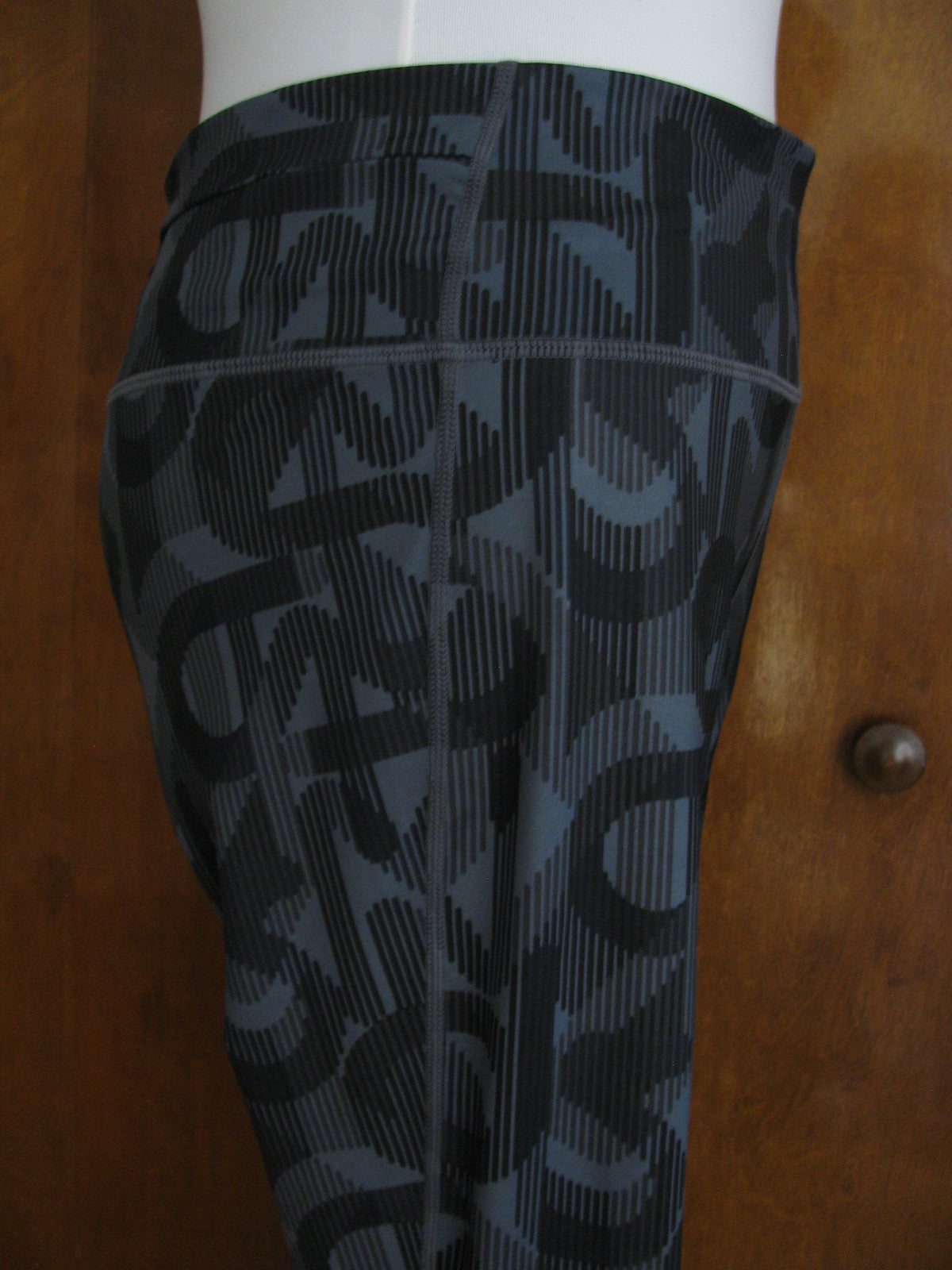 GapFit women's gray logo print regular rise leggings size Large