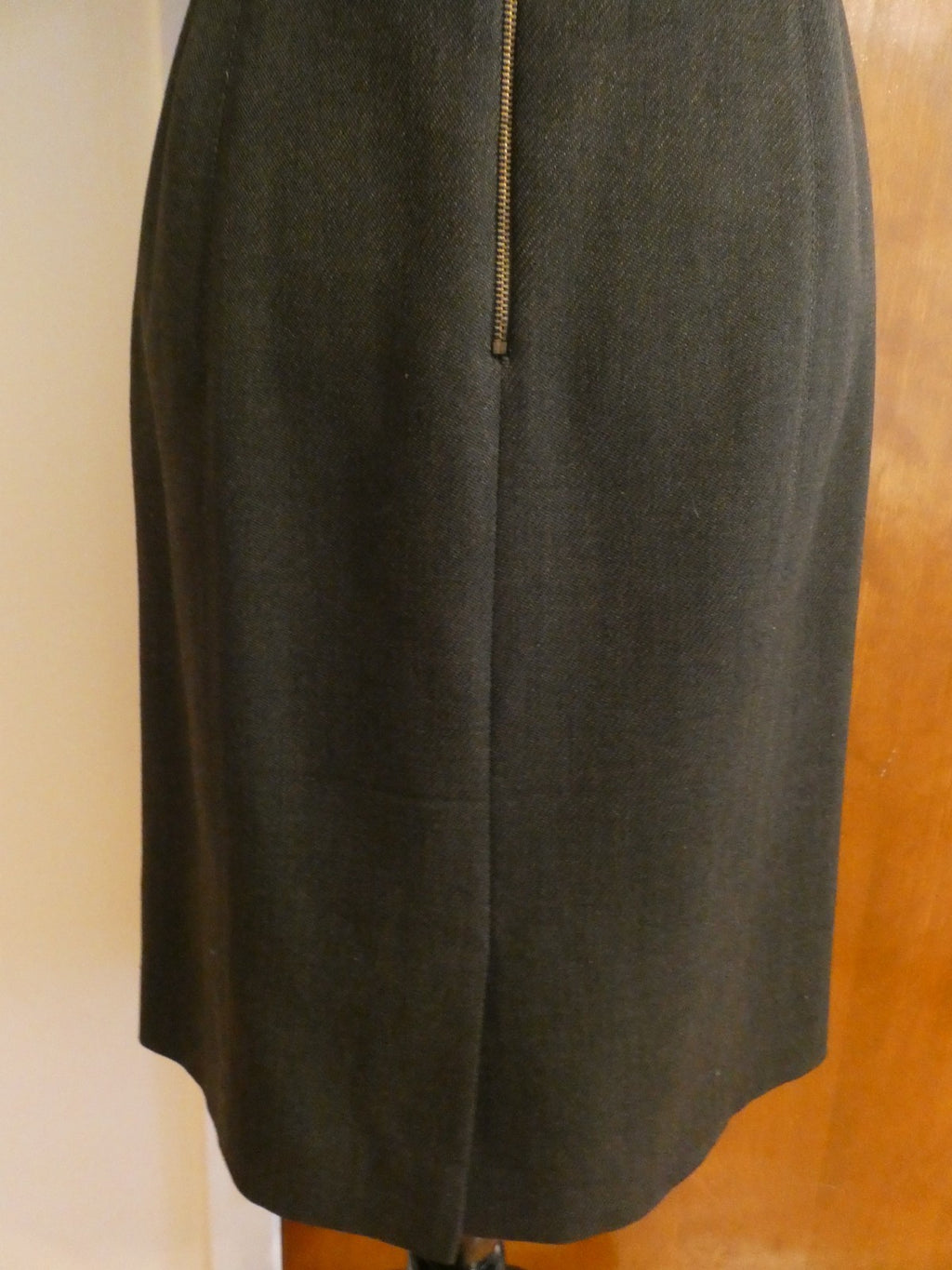 Tahari Arthur S. Levine Women Dark Brown Sheath Dress Lined Slit Back Slit SZ 4