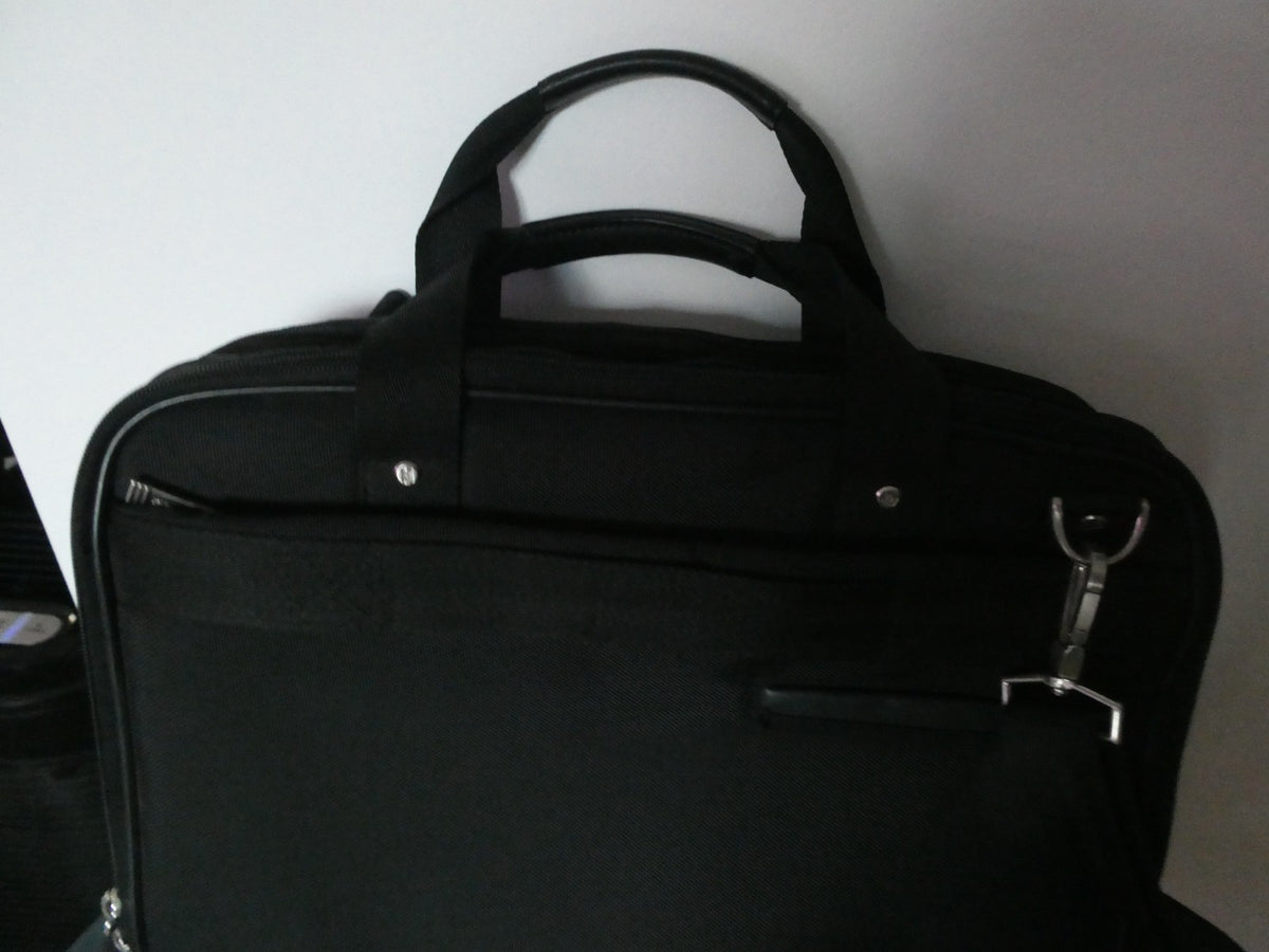 Kenneth Cole Reaction Black Expandable Laptop Messenger Bag Briefcase Crossbody