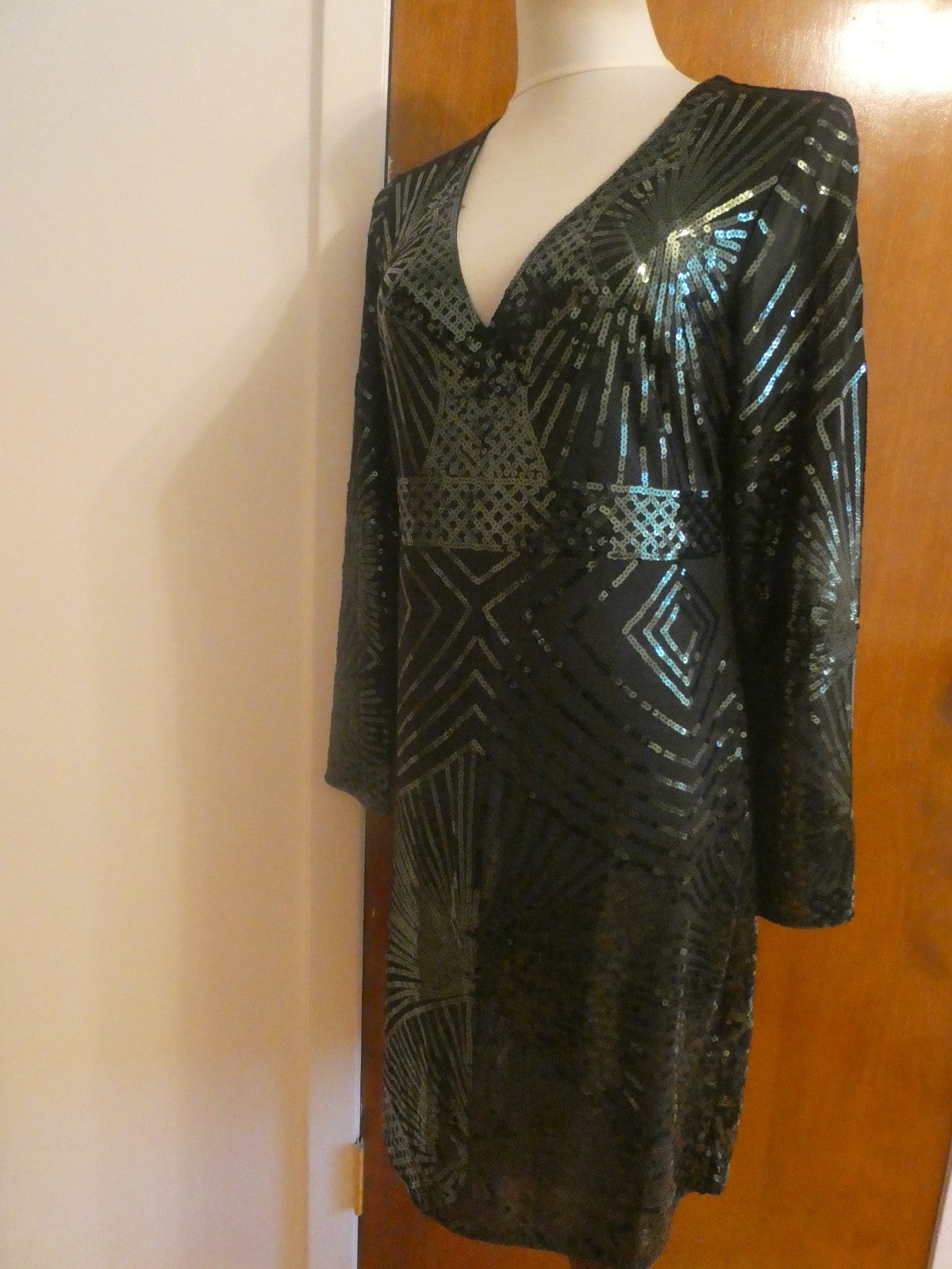 Misschen Women’s Black Evening Lined Sequined Long Sleeves Dress Size Large