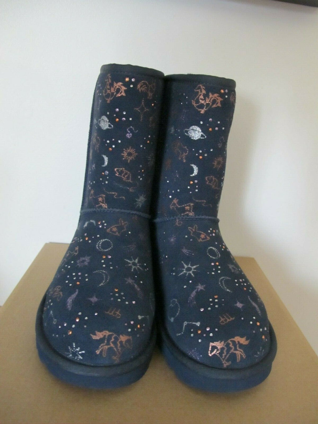 UGG CLASSIC ZODIAC WOMEN SHORT BLUE SUEDE SHEEPSKIN BOOTS SZ 7 AND 8 (Run Small)