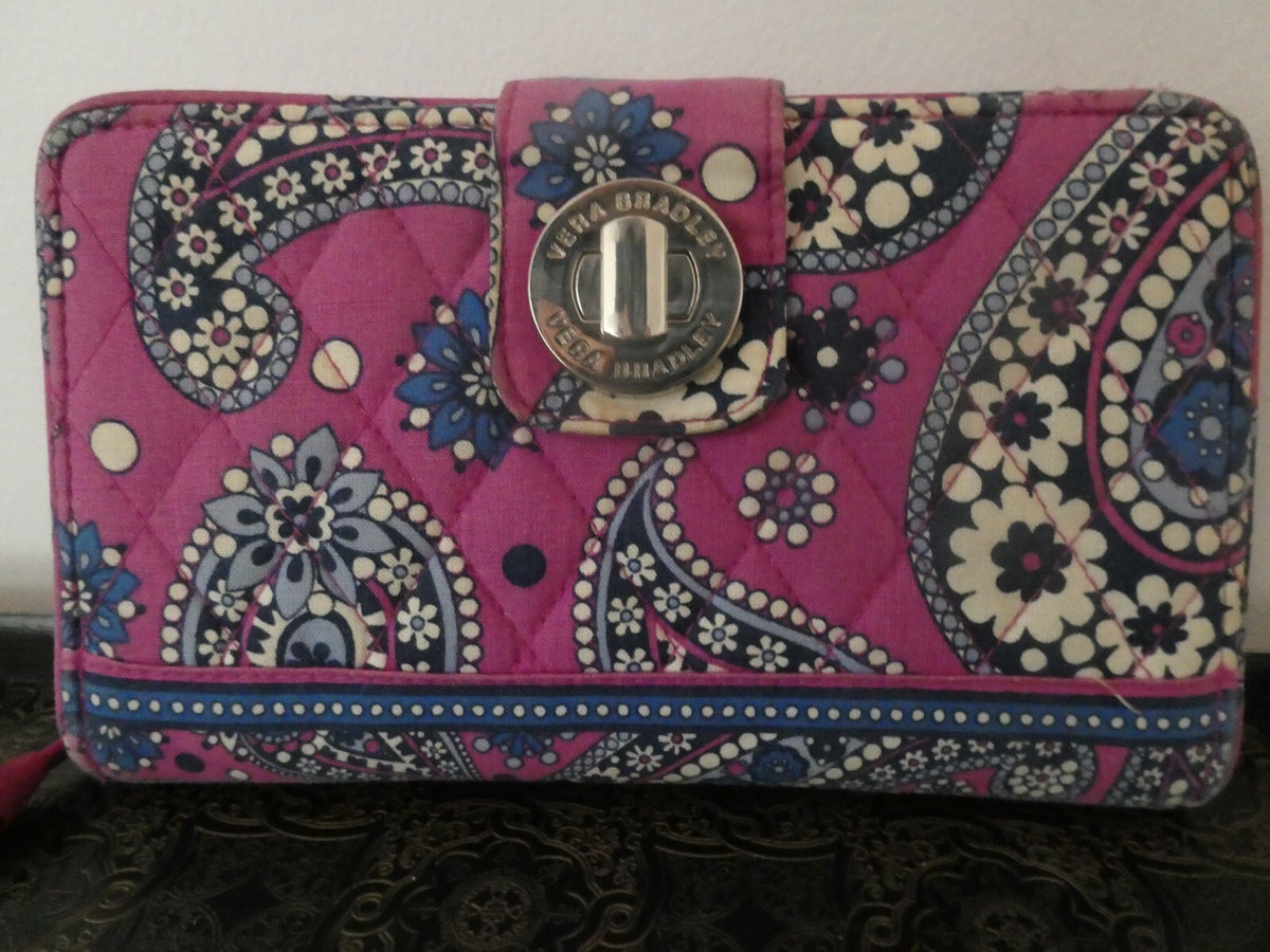Vera Bradley Women’s Turncock Pink Floral Pattern Wallet Size Large