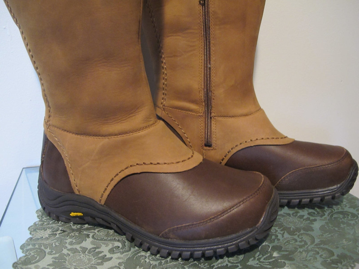 UGG Australia women’s beige brown waterproof New boots (runs small)