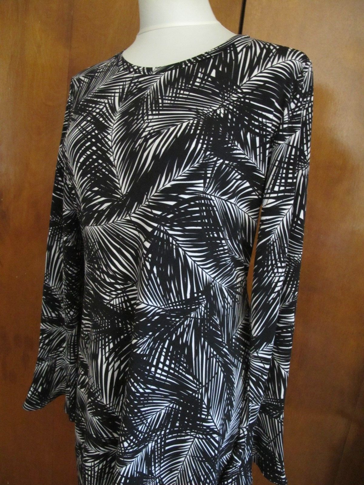 Michael Kors women’s black white jersey bell sleeves dress Large New