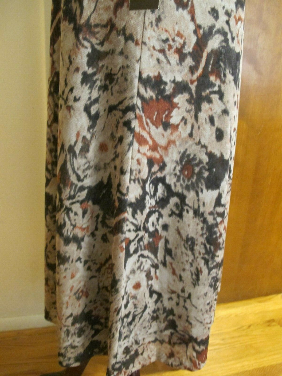 Jones New York Collection women's gray multi color lightweight skirt Medium