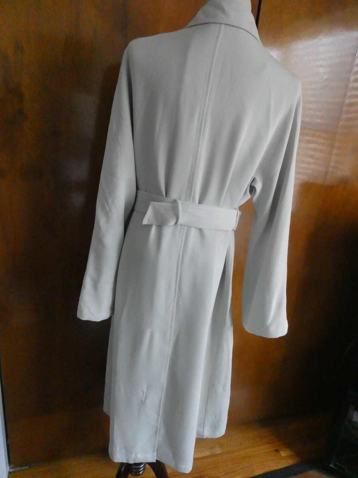 Holt Renfrew women' light gray 1/2 lined buttons belted long coat size 10 petite