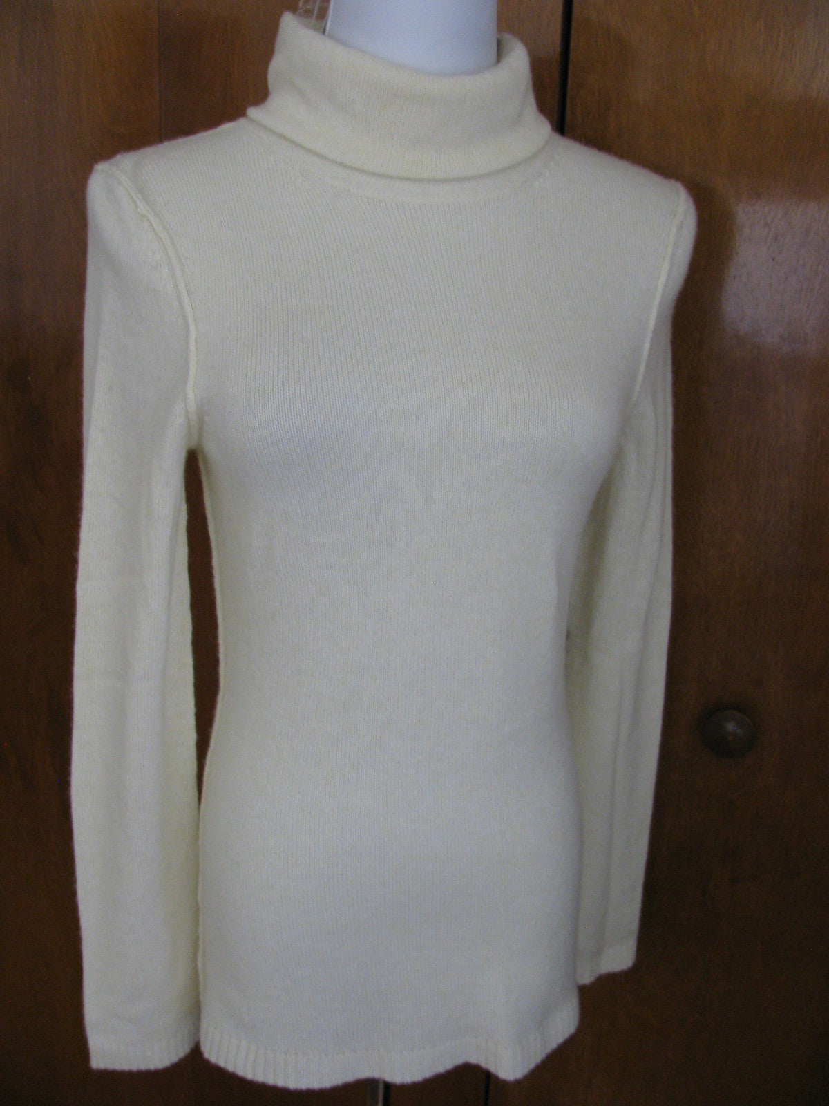Aqua Women's Lemon Turtleneck Back Cashmere Detailed Sweater New