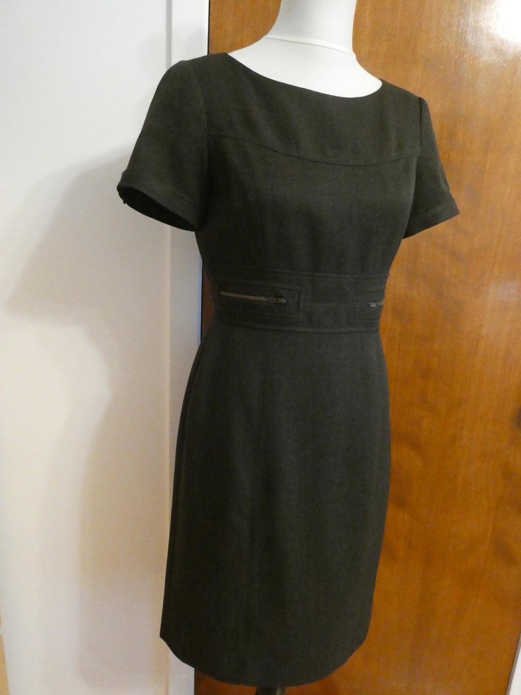 Tahari Arthur S. Levine Women Dark Brown Sheath Dress Lined Slit Back Slit SZ 4