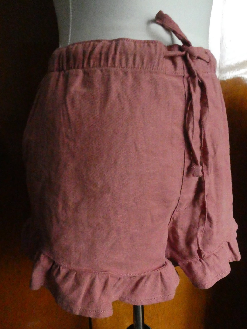 American Eagle Outfitters Women Linen Blend Ruffle Hem Shorts Mauve Pink XL $49