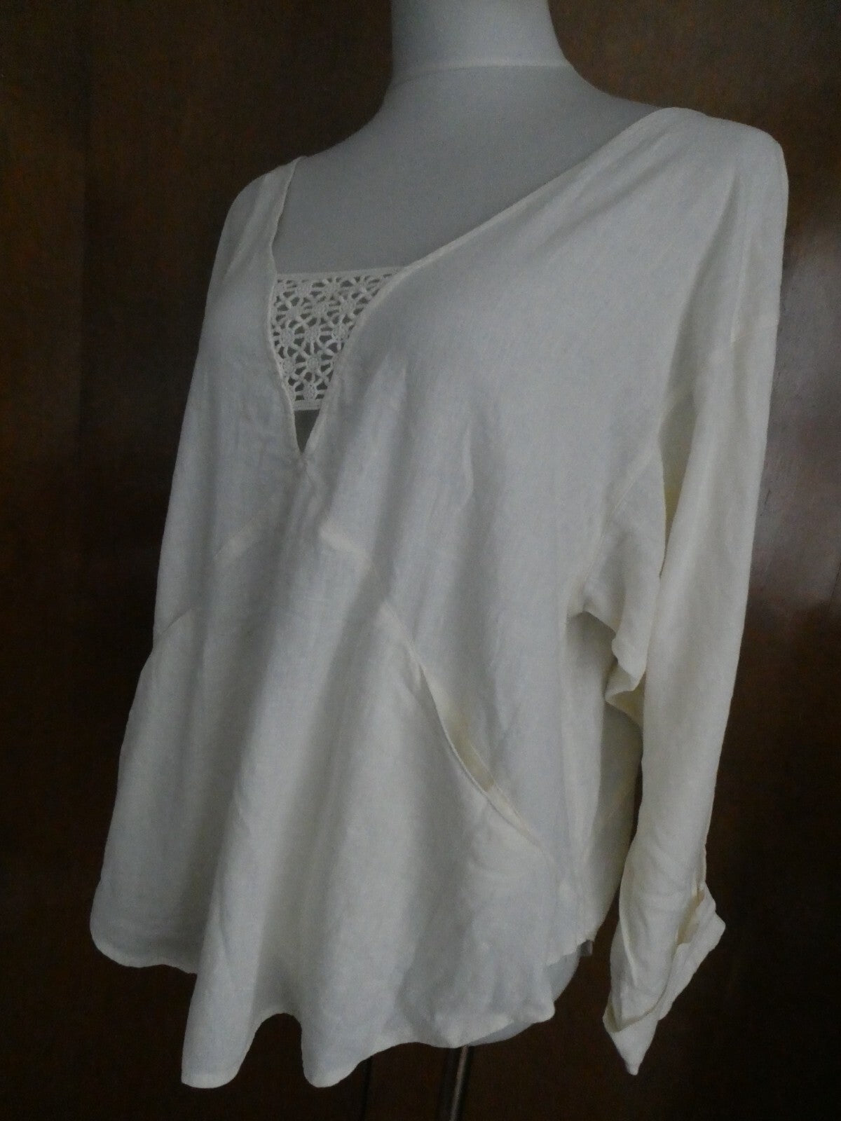 Free People women's ivory linen/rayon crocheted long sleeves top size small