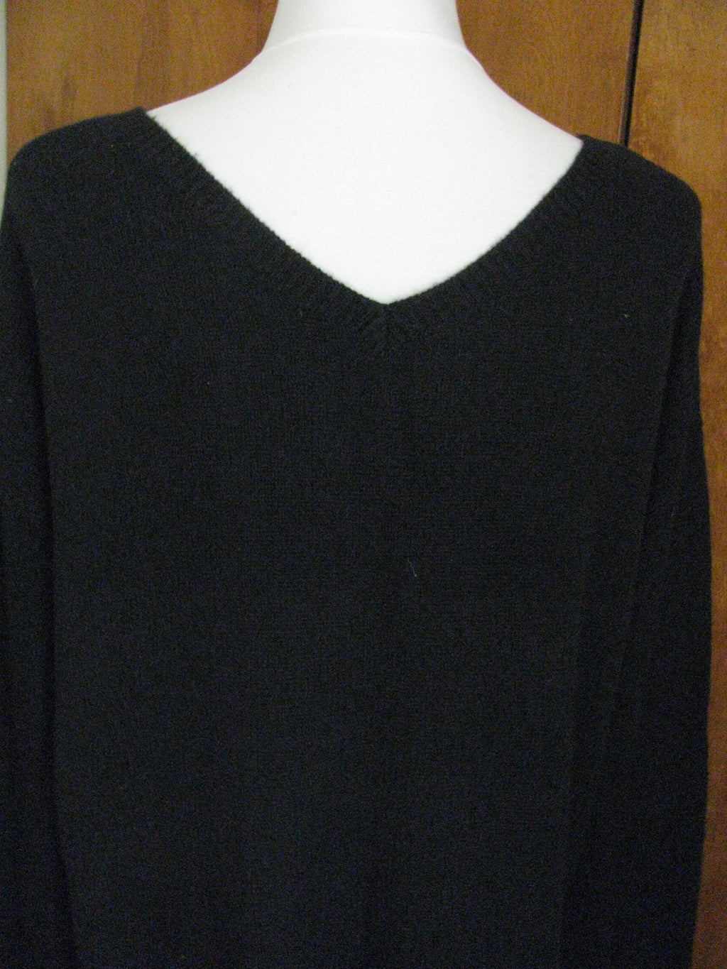 Tesori Women’s Cashmere Black V-Neck Sweater Large  NWT Runs Big