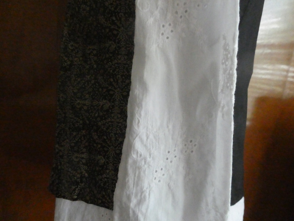 Cricket Lane Women Black Gold Geo Print Gorgeous Vest Size LP