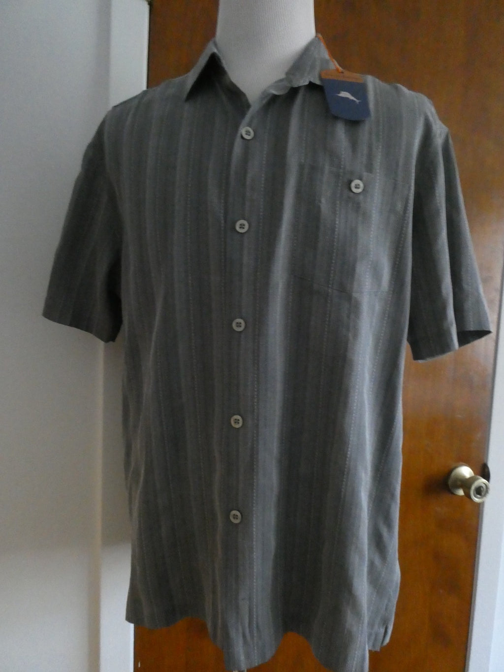 Tommy Bahama Men's Large 100% Silk Gray Striped Shirt Sleeve Button Front Shirt