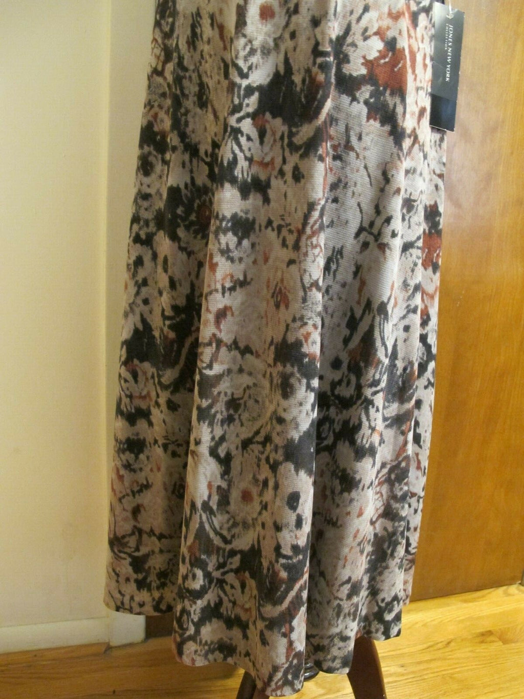 Jones New York Collection women's gray multi color lightweight skirt Medium