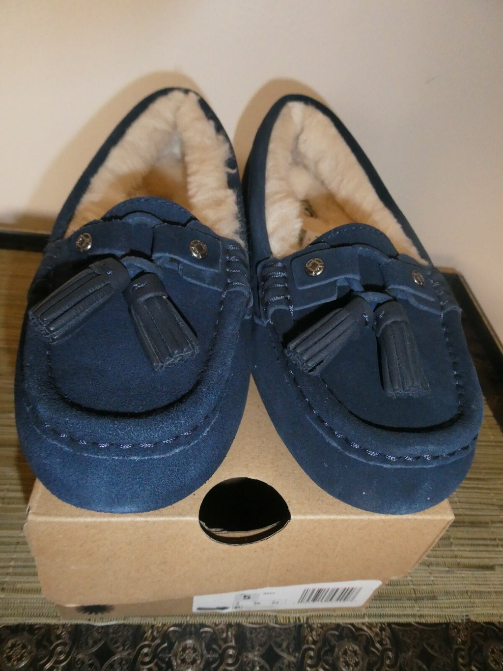 UGG Litney Women’s Suede Navy Slipper For Outdoor/Indoor Use US 5 Style# 1116030