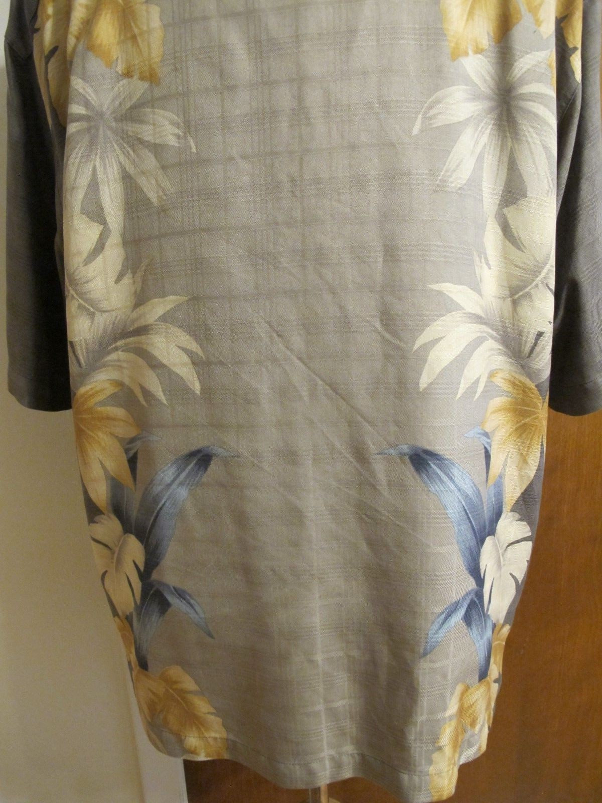 Tommy Bahama Men's Silk Multi Color Beige Gray Floral Shirt Size Large Nice