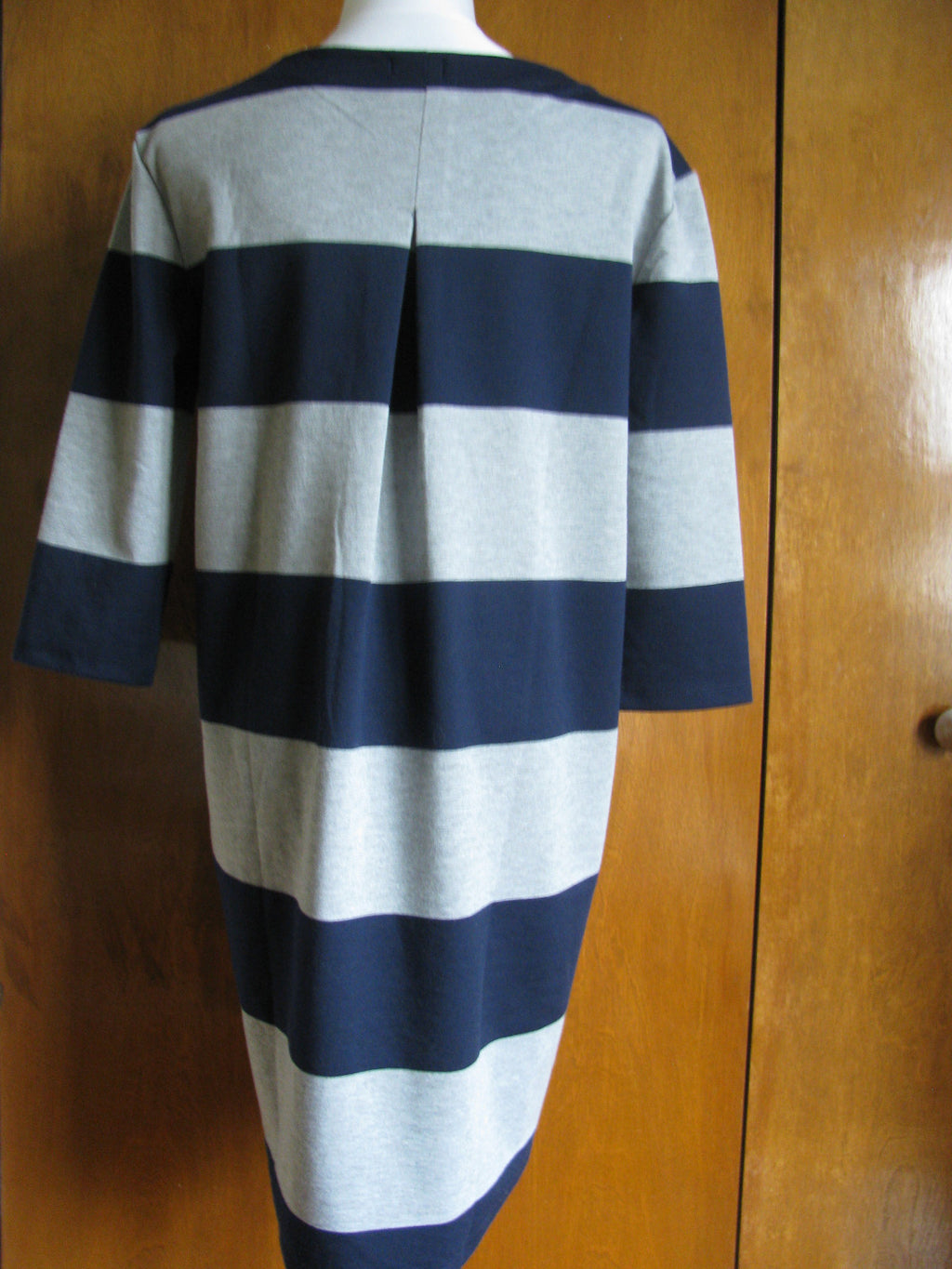 Gap women’s gray/navy dress size Small, Medium
