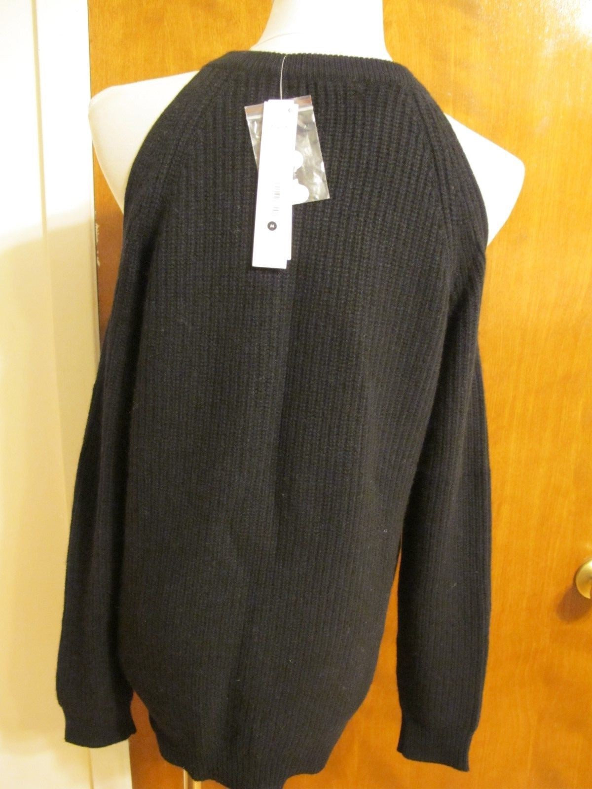 Bloomingdale Aqua Women's Black Cashmere Cold-Shoulder Detailed Sweater Medium