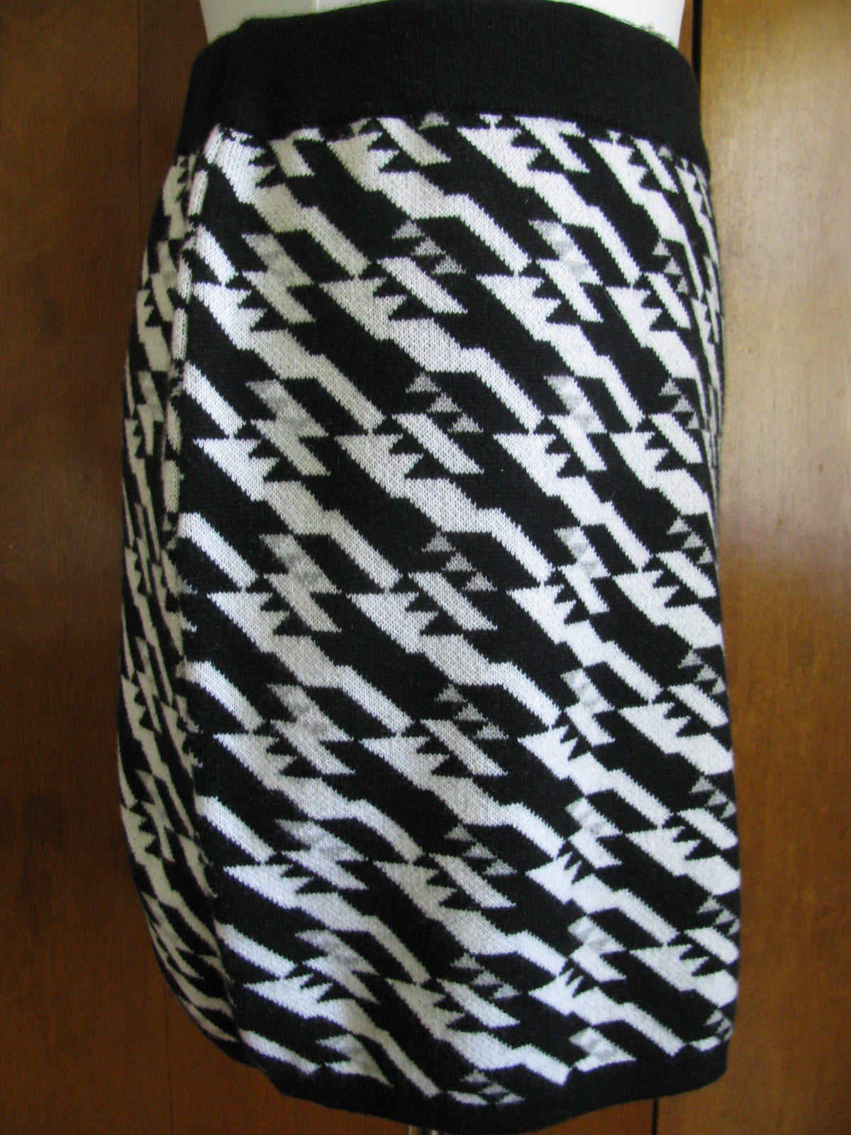 Bloomingdale Aqua Women’s Black White Cashmere Mini Skirt Medium New