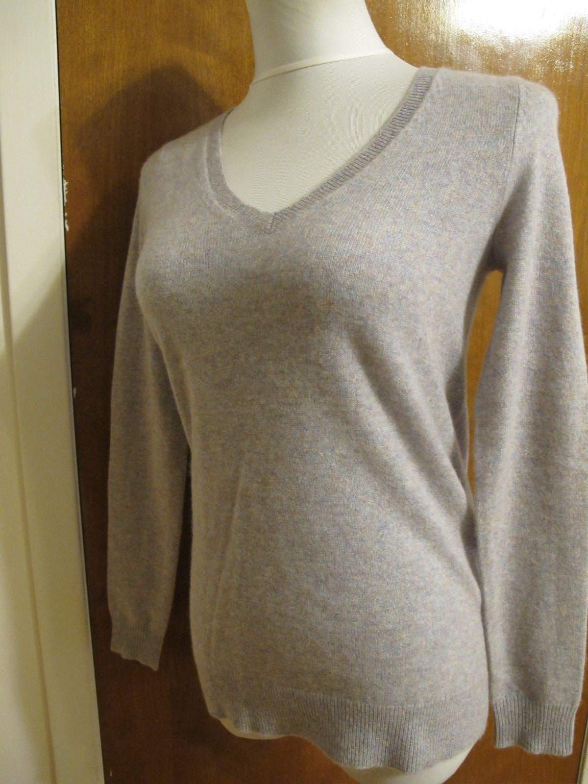 Bloomingdale's women's marl gray 2ply cashmere Vneck sweater Xsmall