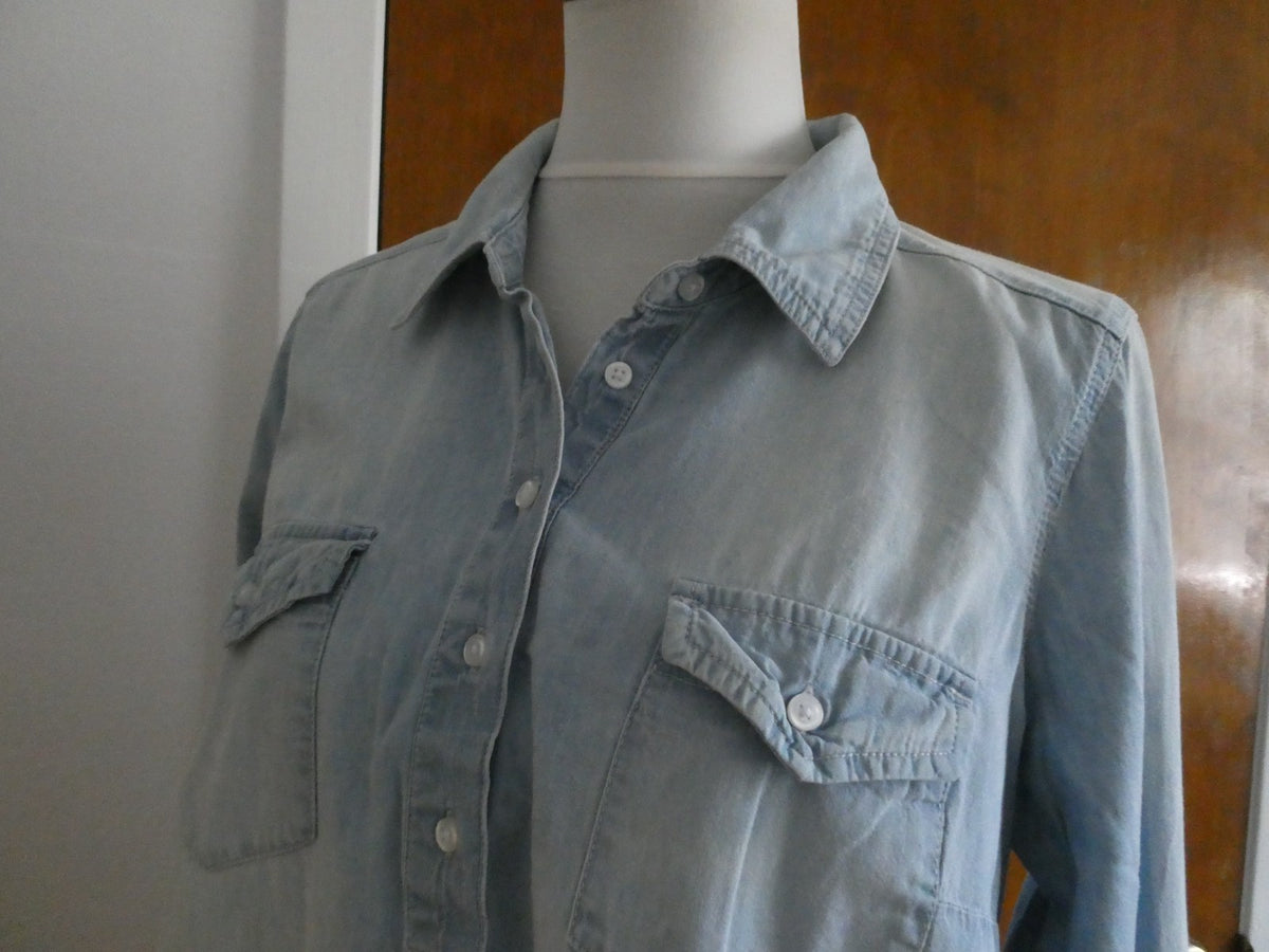 Liz Lange Size Large Maternity Top Blue Chambray Long Sleeve Henley