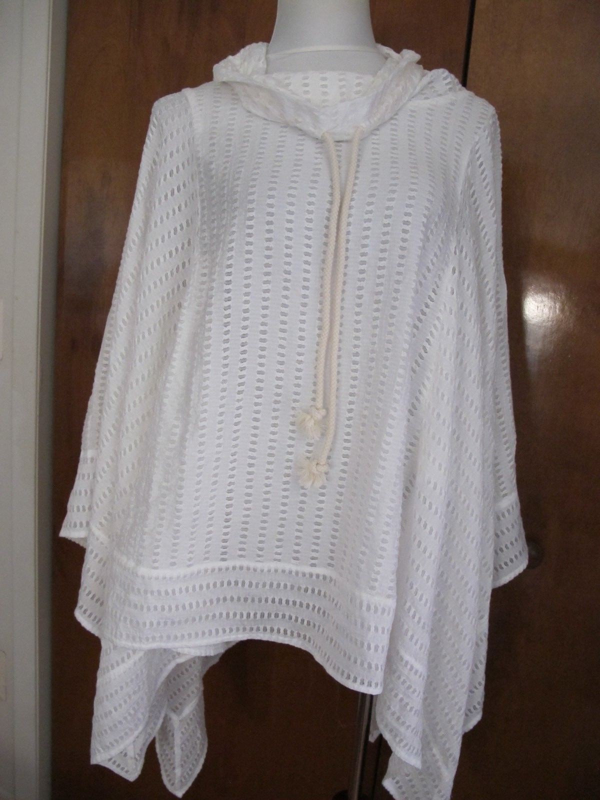 Anthropologie Lilka women’s White Ob Beach Poncho Fits All Size NWT