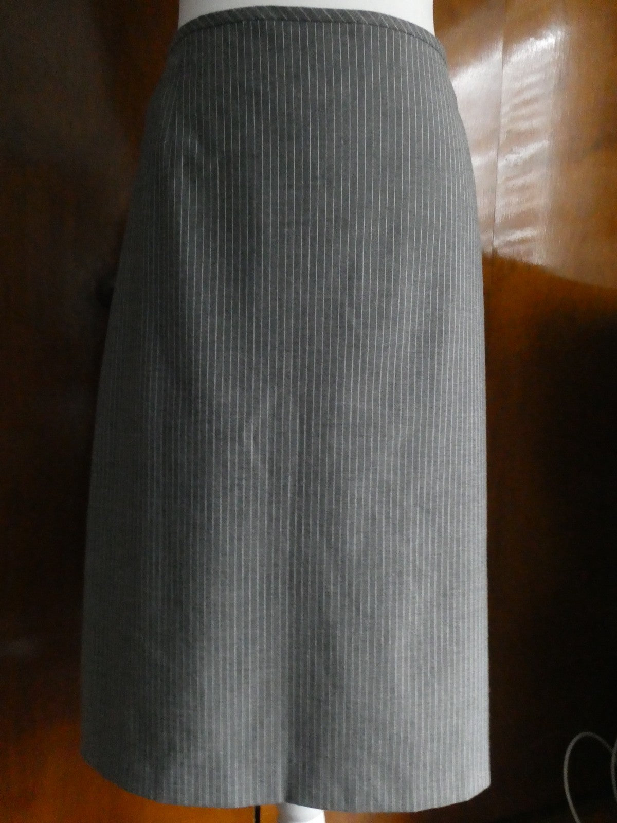 Calvin Klein women lined stylish charcoal w/white stripe skirt Size 14 New
