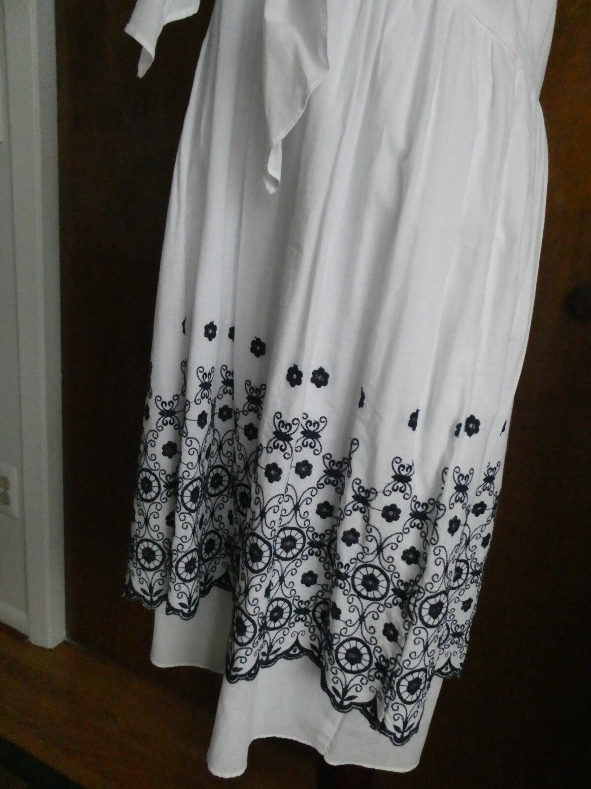Laundry By Design women's white/black lined gorgeous one-piece dress size 12
