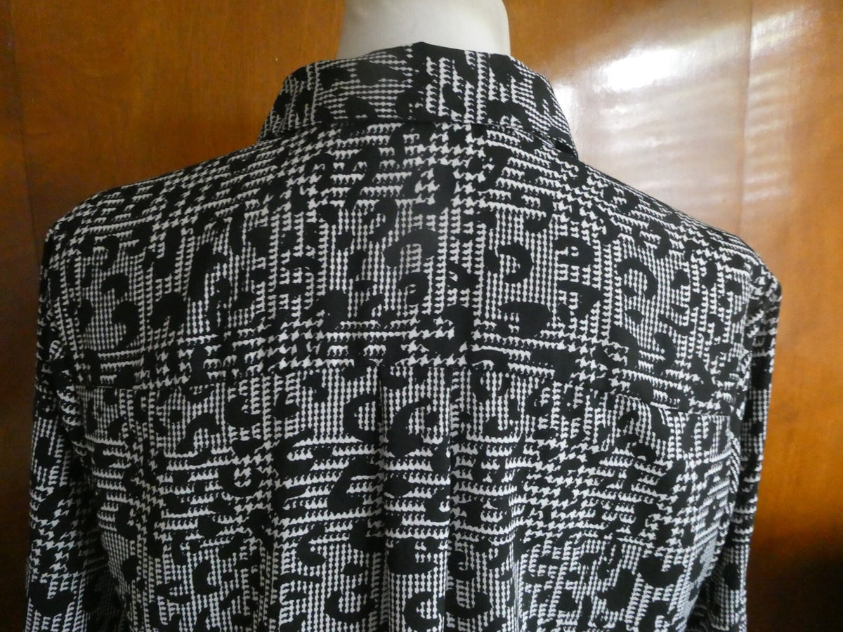 Jaclyn Smith Women Black/White Roll-Tab Long Sleeve Button Down Blouse Top Large