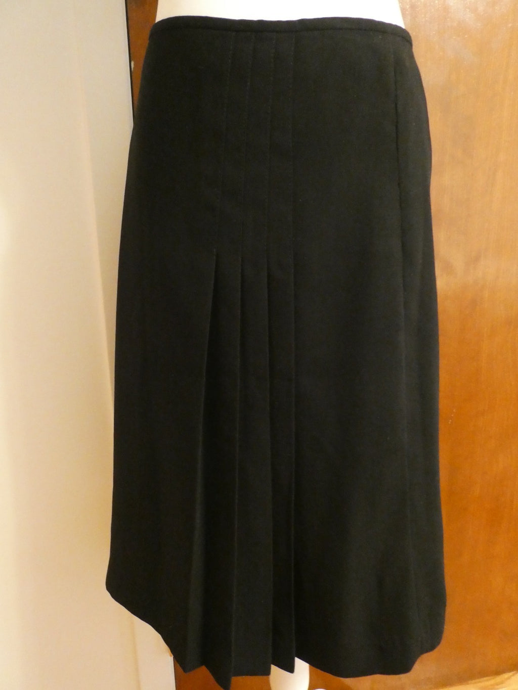 Canada women's black wool stylish front left side pleated skirt size 12