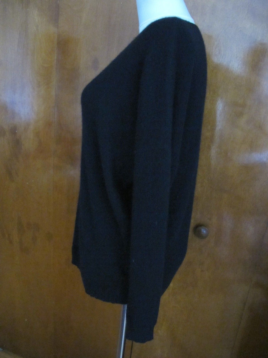 Bloomingdale’s women’s black lace-trimmed cashmere sweater Size S bit big