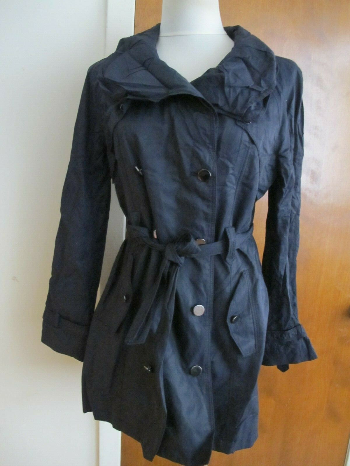 Tahari women's navy stylish coat size Medium