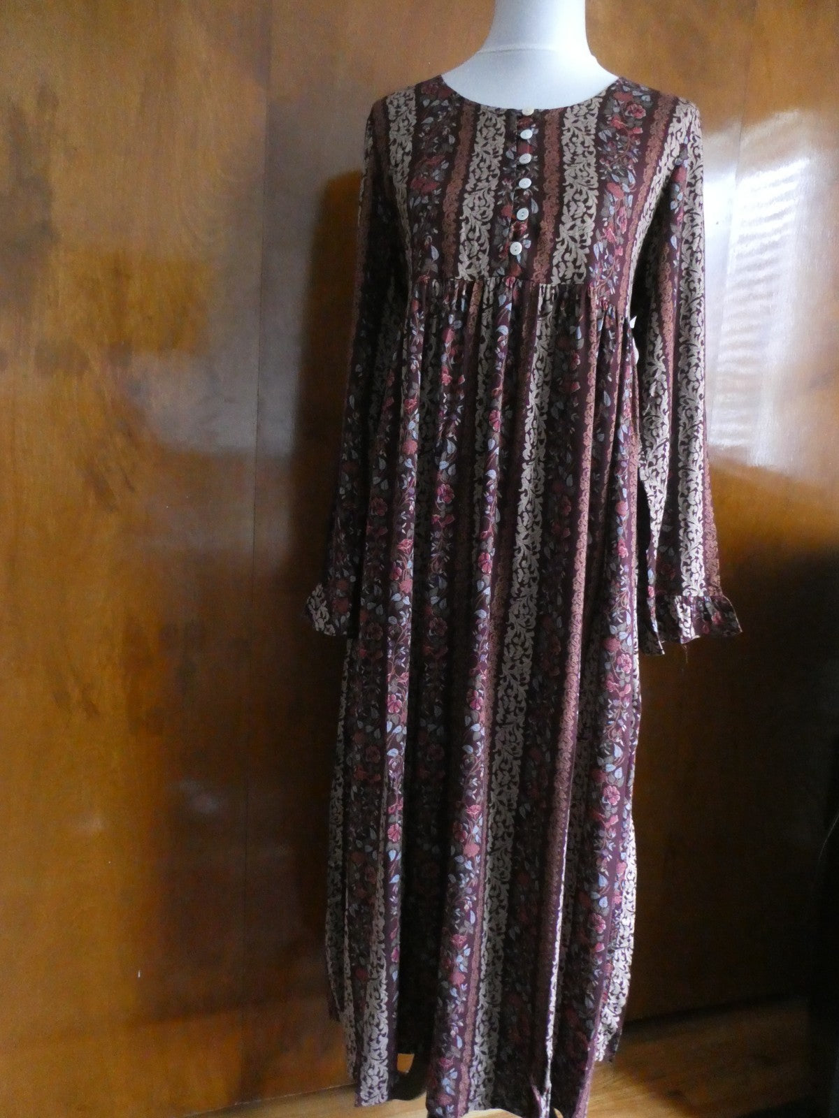 GUESS Jeans Boho Maxi Dress Brown Floral Long Sleeve Rayon Vintage Style Fits M