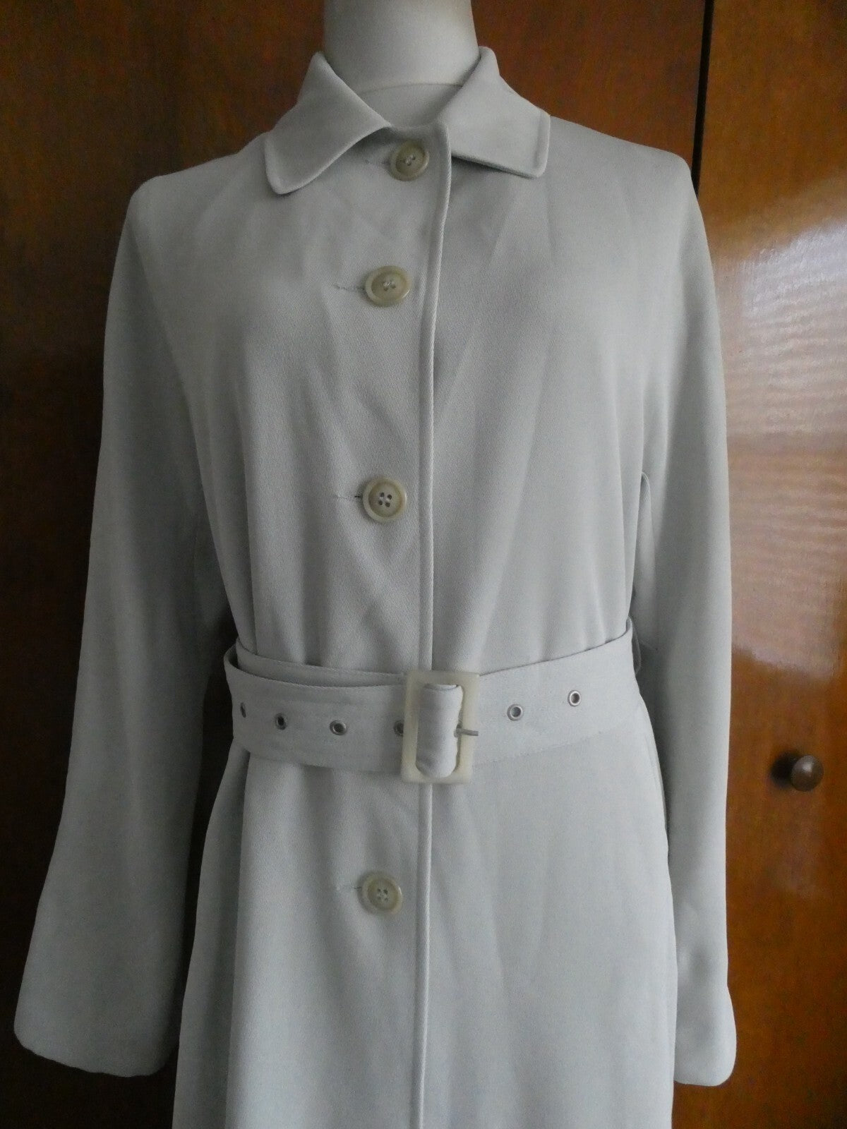 Holt Renfrew women' light gray 1/2 lined buttons belted long coat size 10 petite